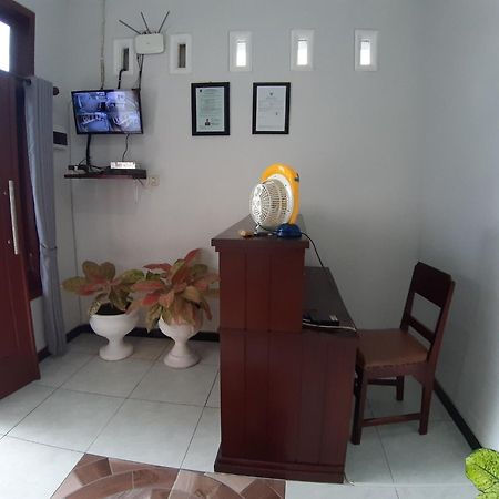 Oyo 2826 Panderman Residence Blitar Exterior photo