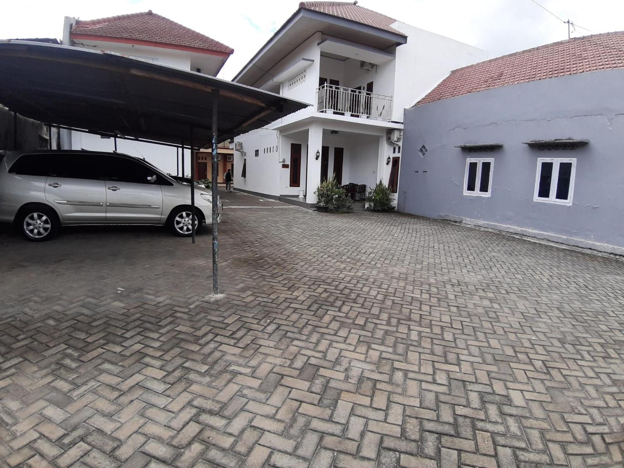 Oyo 2826 Panderman Residence Blitar Exterior photo